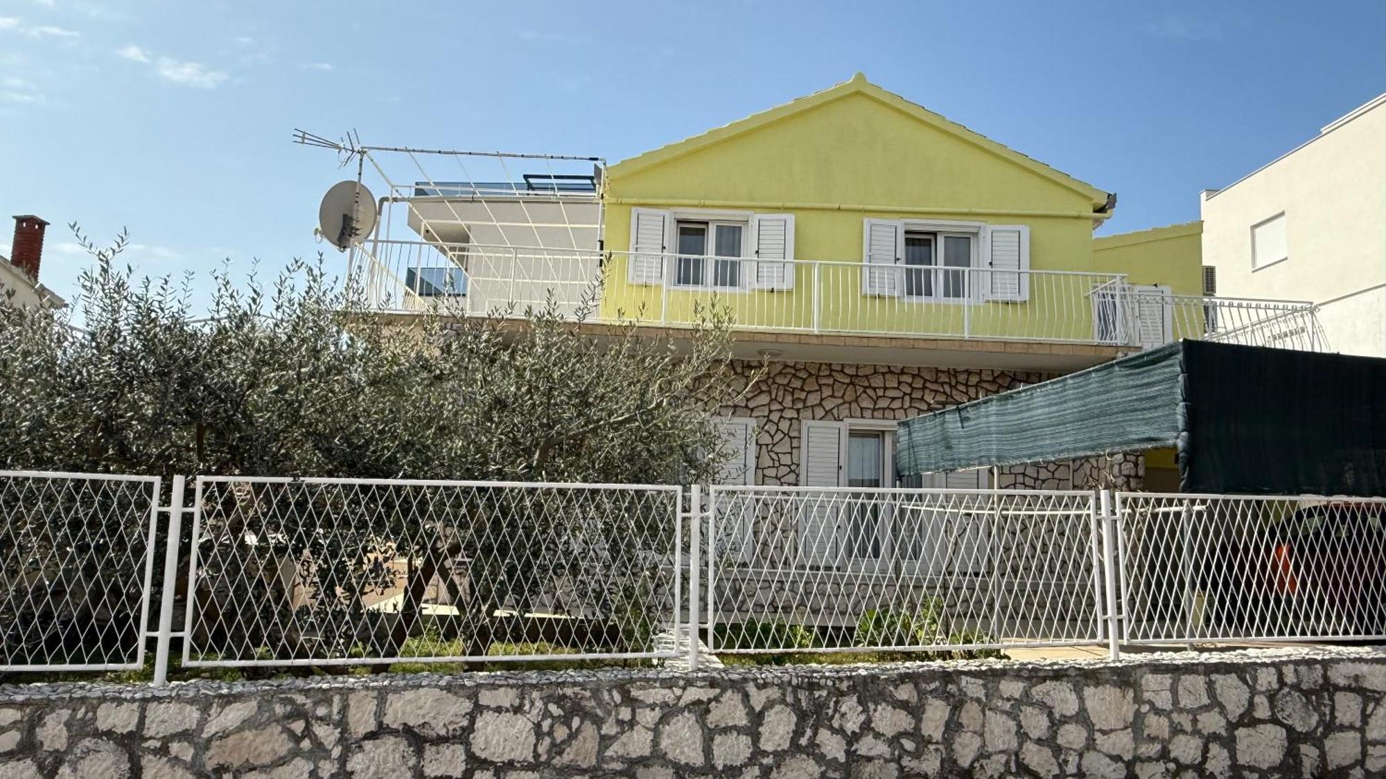 Petar - Parking And Seaview * Trogir
